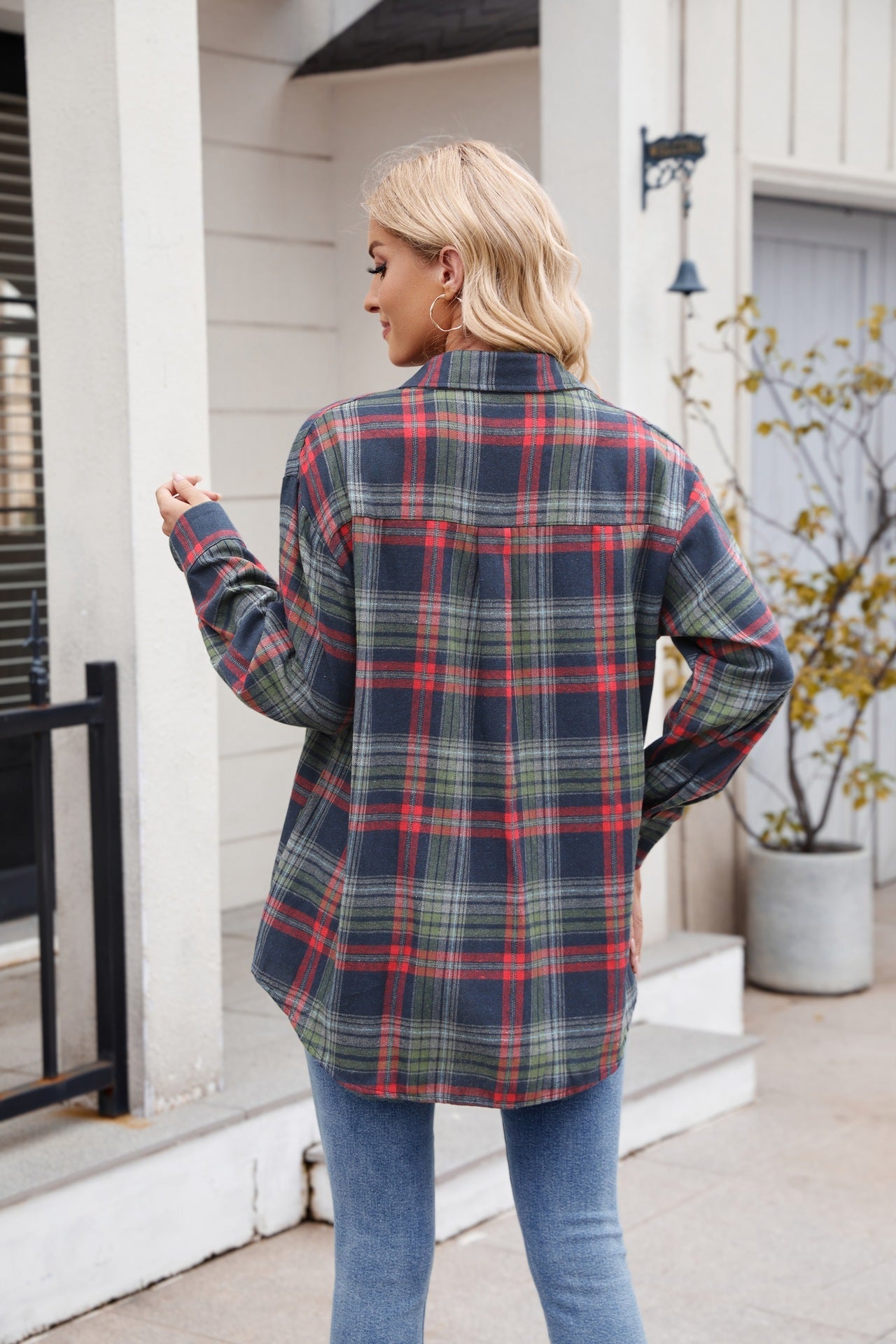 Women's Loose-Fitting Long Checked Shirt